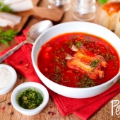 Вкусный борщ в украинском ресторане
