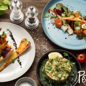 Вкусные салаты в ресторане украинской кухни