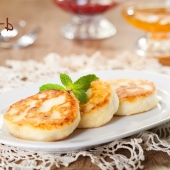 Домашние сырники в ресторане украинской кухни